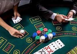 Studio live dealer kasino Kota77 Slot dengan kamera HD dan meja baccarat profesional untuk pemain Indonesia